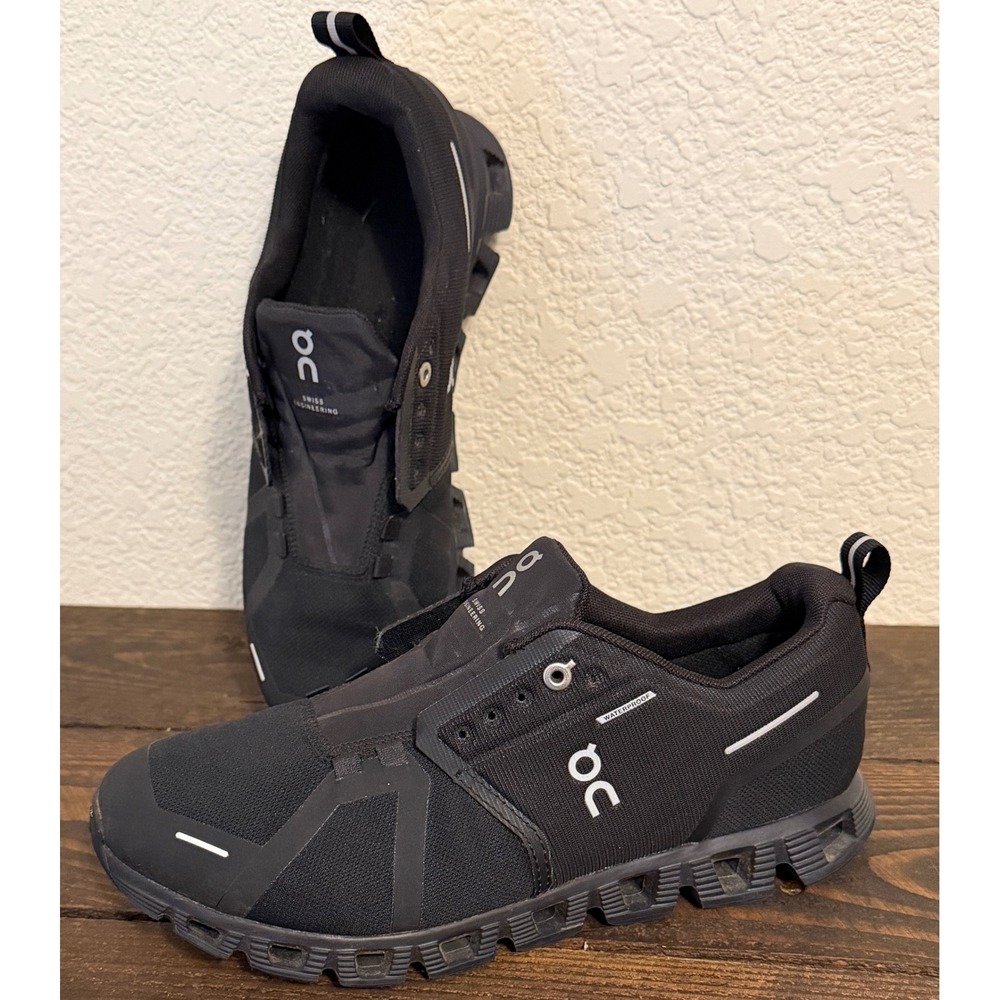 On Running Cloud Waterproof Triple Black Sneakers 59.98838 Women 9.5 NO LACES